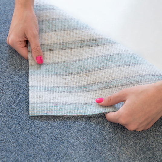 Moquette ultra douce Kawaii Bleu doux avec texture dense et confort durable pour usage résidentiel intensif