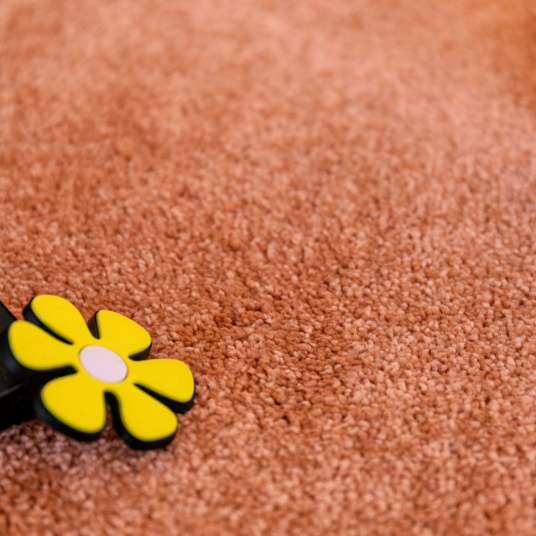 Moquette ultra douce Kawaii - Corail avec fleur décorative sur velours au toucher exceptionnel
