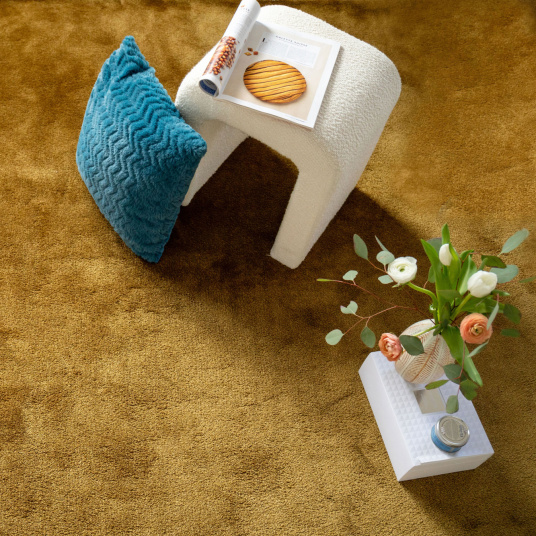 Moquette ultra douce Pulse ocre antique, décoration intérieure élégante et cosy