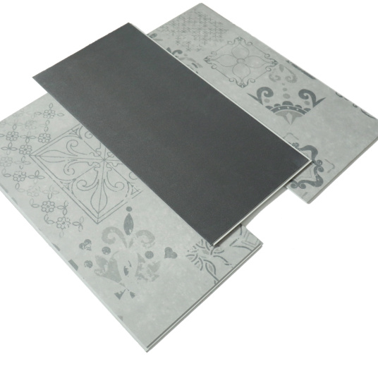 Dalle PVC clipsable rigide Ultime Plus - Carreaux de ciment gris extra mate avec sous-couche acoustique
