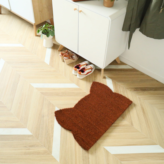Paillasson Coco - Chat Miaou - Rouille placé dans une entrée sur parquet, fibres naturelles de coco, exclusivité Décoweb