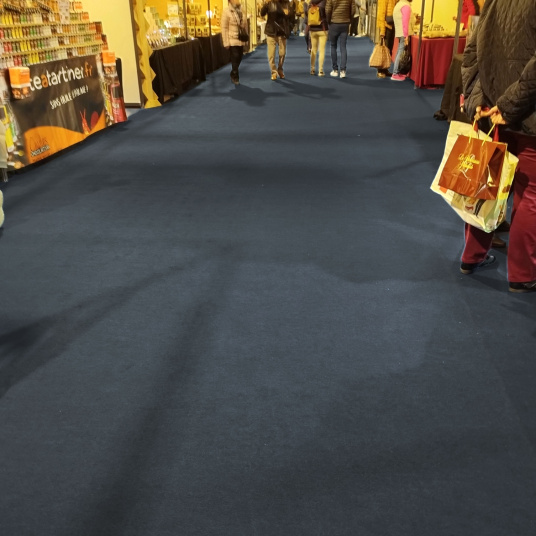 Revêtement Stand Expo filmé anthracite, moquette temporaire facile à poser