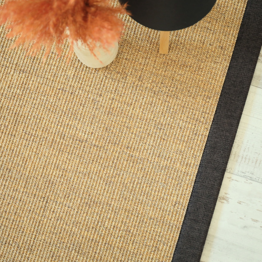 Tapis Sisal Yucatan chaume ganse brun chiné - vue de haut