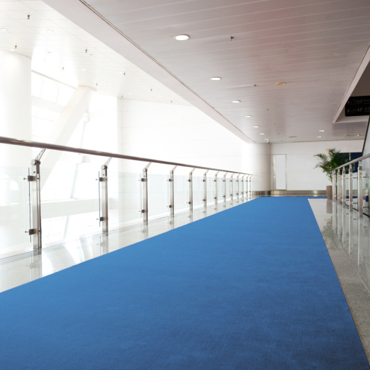 Moquette Stand Expo filmé - Bleu saphir - couloir