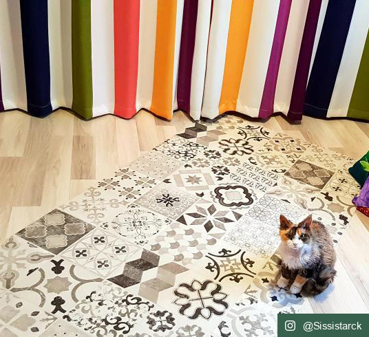 Tapis vinyle - Carreaux de ciment - Noir en pose mur à mur, déco vintage