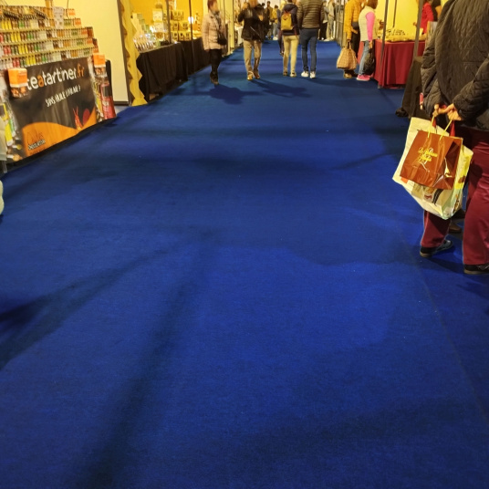 Moquette bleu roi, sol de stand pratique et antistatique