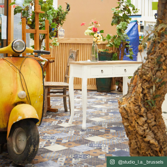 Sol PVC Sous Couche Textile - Carreaux Art Déco - Terre de Sienne et Bleu Gris - partenariat