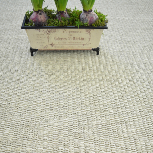 Tapis Sisal Quintana blanchi ganse coton anthracite - Vue de face