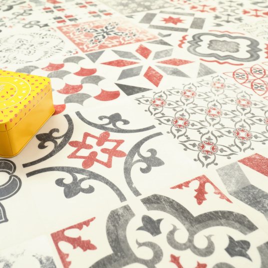 Vue en perspective du tapis sur mesure Sol Lino Rouge brique Carreaux de ciment