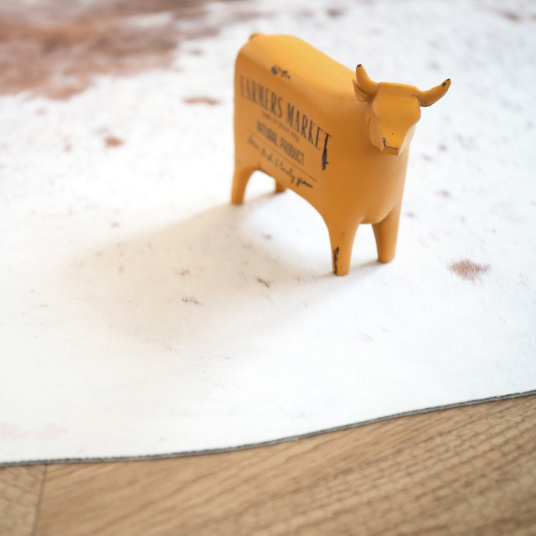 Tapis peau de bête imprimé HD - Imitation vache tachetée claire - Marron et blanc - vue de près