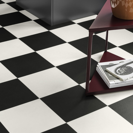 Sol PVC Best - Motif carrelage Damier Blanc Noir - Vue de près