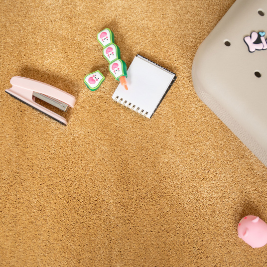 Tapis sur mesure ultra doux Kawaii - Ocre jaune avec fibres douces adaptées aux espaces de détente et de jeu