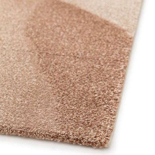 Angle du tapis Élégie motif aquarelles, relief subtil et contours parfaitement définis