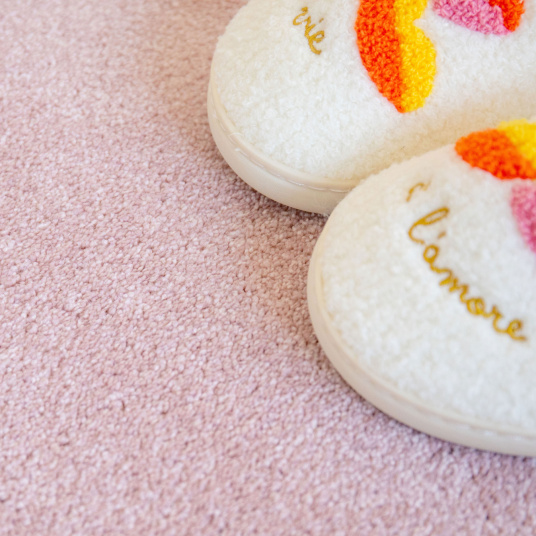 Tapis sur mesure ultra doux Kawaii - Rose poudré mettant en valeur la finesse de son velours et sa douceur