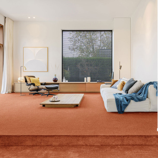 Moquette Kawaii corail ultra douce, ambiance cocooning et lumineuse dans pièce de vie