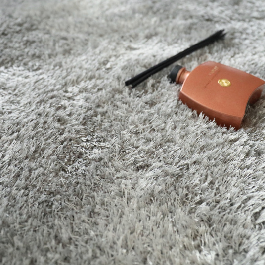 Moquette épaisse Éclat shaggy gris clair - gros plan