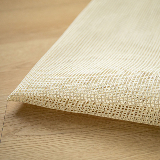 Sous-couche antidérapante pour tapis améliorant stabilité et confort à la marche
