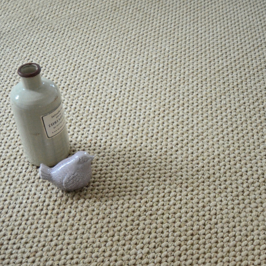 Albury Grège grosses boucles, un revêtement laine et sisal pour un intérieur cosy