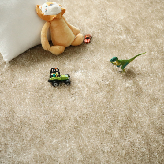 Tapis shaggy beige Éclat FusionBac haute densité, surface douce idéale chambre ou espace détente