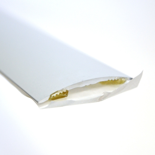 Barre de Seuil de porte Romus adhésif 93 cm - Couvre joint - Alu incolore - Demi bombé - Vue de près