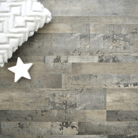 Lame sol vinyle Performance Clic 5G bois vintage naturel, variations de teintes et esprit authentique