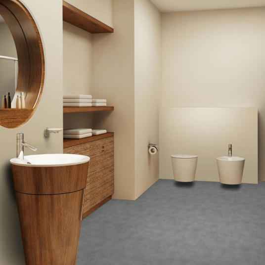 IPERFORM 370 Pinnacles T83 dans une salle de bains moderne avec éléments en bois