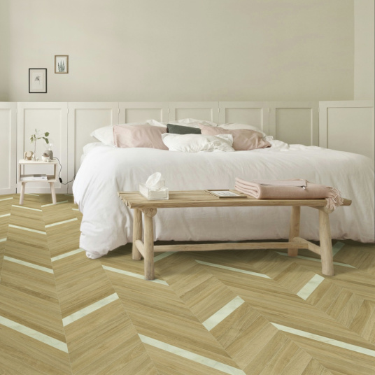 Sol en vinyle éco-conçu - Chevrons marbre et chêne - Blanc et naturel - chambre