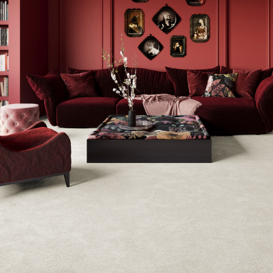 Moquette Pulse Lin mise en valeur dans une pièce au style contemporain, pour un sol textile doux et enveloppant