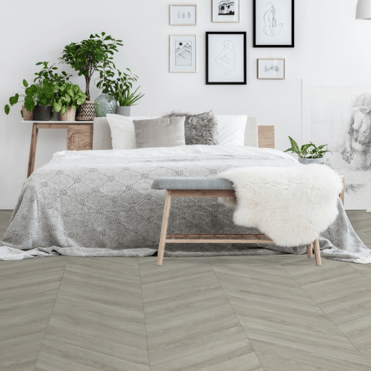 Sol vinyle Inspiration parquet en chevron chêne gris - chambre
