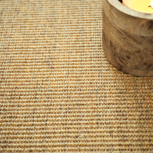 Tapis sisal Yucatan chaume ganse brune - gros plan