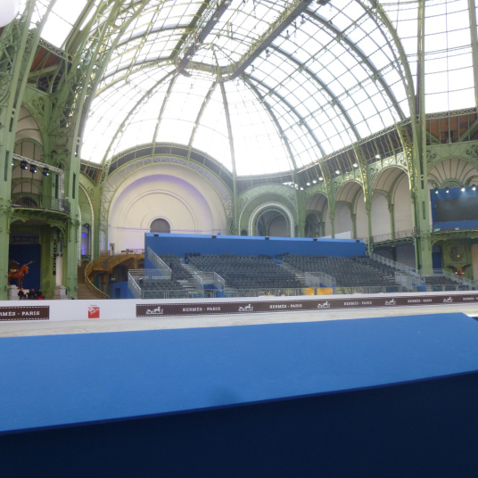 Coton gratté ignifugé M1 bleu azur pour scénographie intérieure