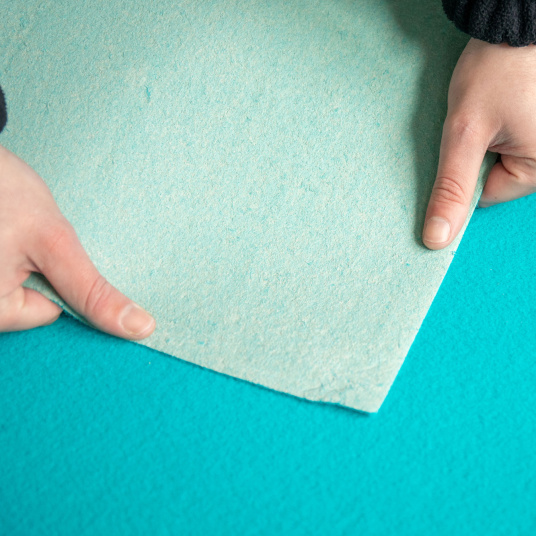 Moquette Stand Event Turquoise, installation d'un revêtement temporaire protégé pour salon professionnel