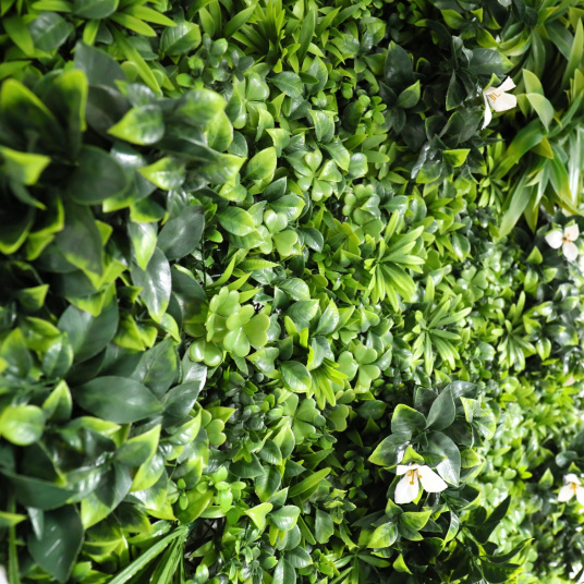 Mur végétalisé avec feuillages variés et ambiance du mur végétal artificiel Manoir champêtre