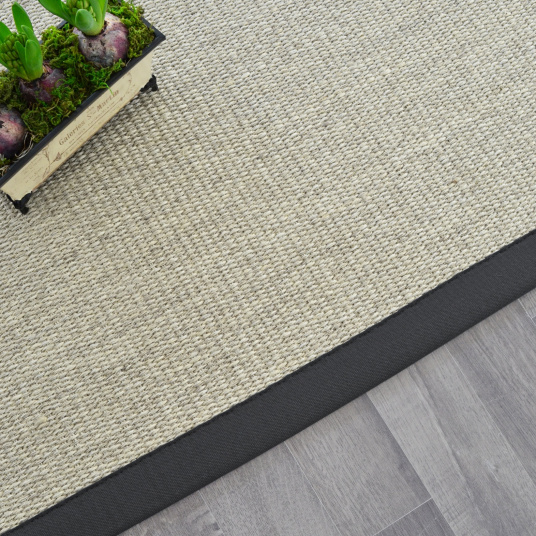 Tapis Sisal Quintana blanchi ganse coton noire - vue du dessus
