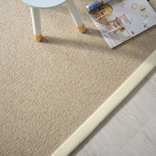 Tapis pure laine Killoo grège ganse coton écru - vue de haut