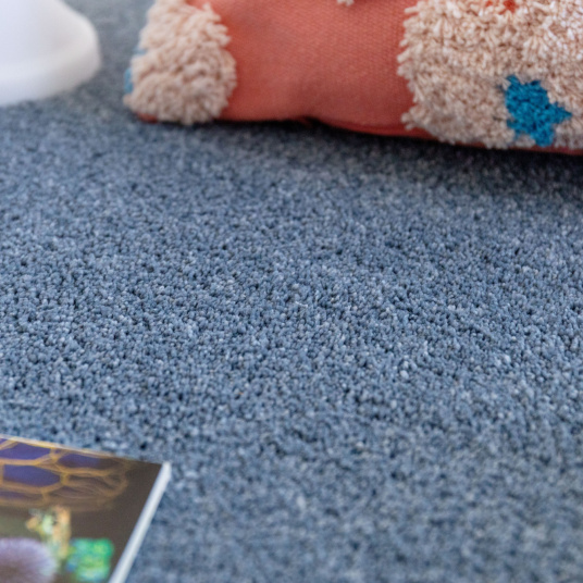 Moquette ultra douce Kawaii Bleu doux avec surface moelleuse et accessoires déco colorés