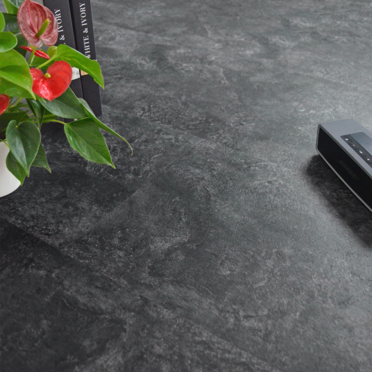 Rendu authentique du sol vinyle rigide Performance - Ardoise naturelle clic 5G