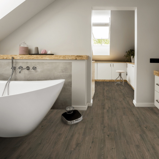 Lame Sol PVC click à plat - Parquet Chêne brun - salle de bain