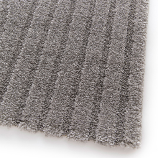 Vue rapprochée du tapis Circle Courbe gris chaud montrant la texture en relief