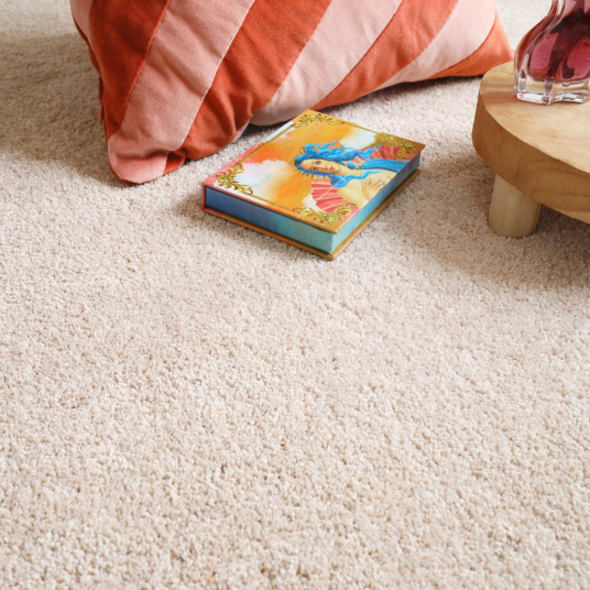 Moquette épaisse en polyester recyclé Re-life beige nude - vue de près