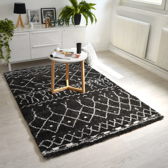Tapis motif Berbère Dharan Foncé - Vue de loin