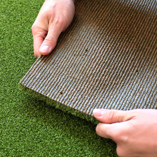 Gazon synthétique sportif Putting Green 13 mm - Envers en polypropylène renforcé