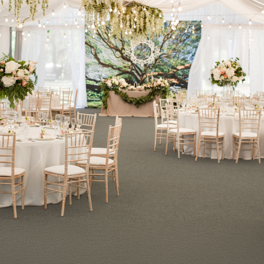 Moquette événementielle Stand Event Taupe, sol textile élégant pour repas, cocktails et buffets