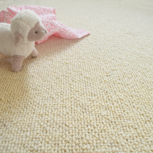 Tapis pure laine Latoon écru ganse coton grège - chambre