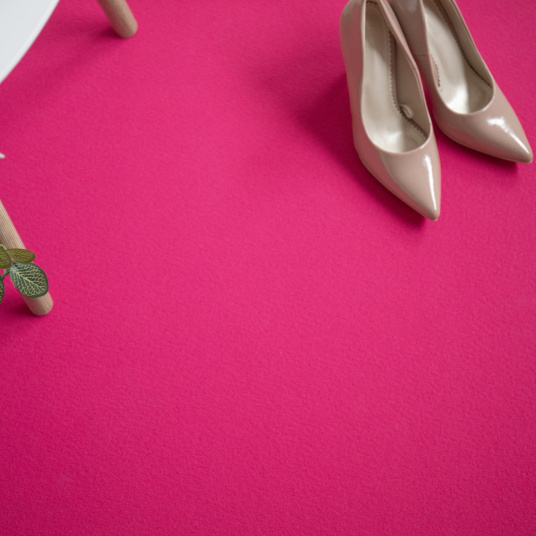 Moquette velours ras Stand Event Rose Fushia avec passage simulé par chaussures