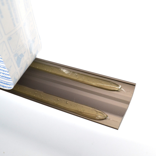 Barre de Seuil de porte Romus adhésif 100 cm - Couvre joint - Alu titane - Vue du dessous