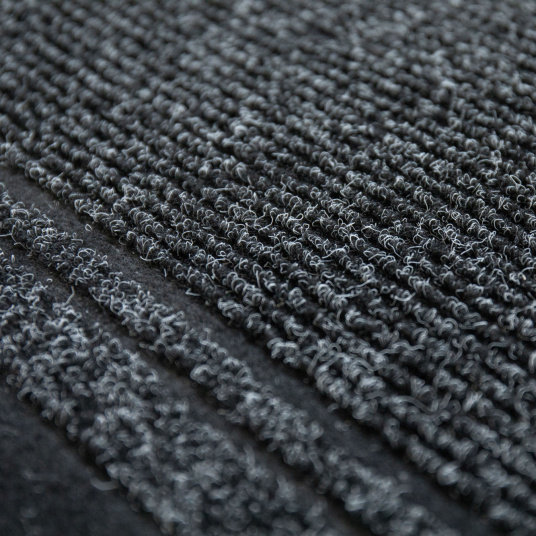 Détail du tapis de couloir et d'entrée noir - Antidérapant au mètre avec tissage côtelé et doubles bandes en relief