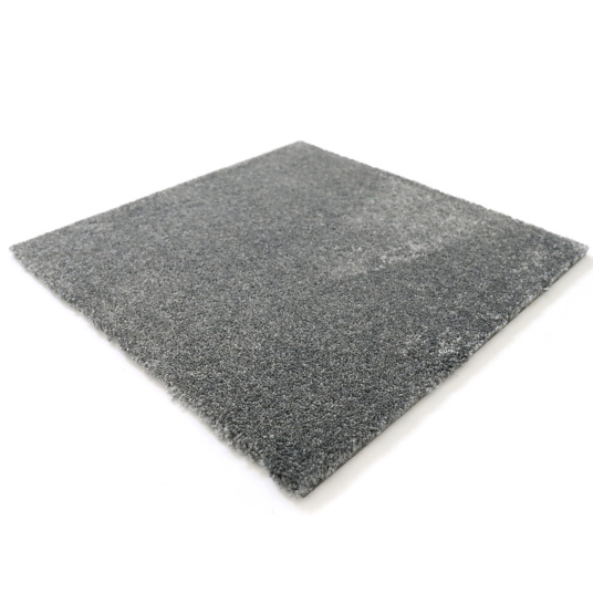 Moquette velours en dalle, coloris gris foncé, isolation phonique renforcée