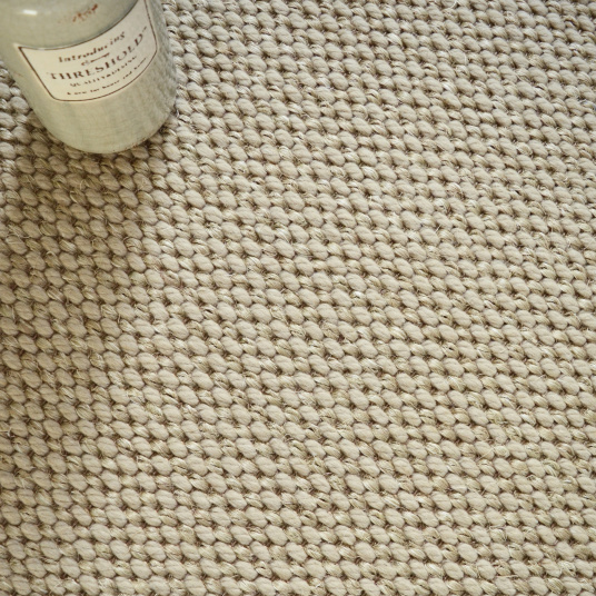 Texture naturelle Albury Grège, moquette grosses boucles laine vierge et sisal très résistante