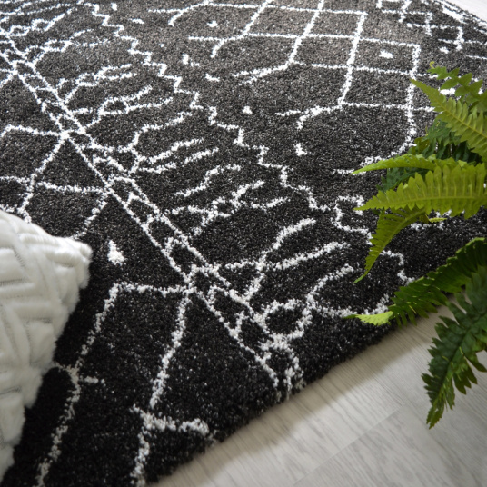 Tapis motif Berbère Dharan Foncé - vue de près